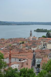 Blick auf Arona vom Rocco