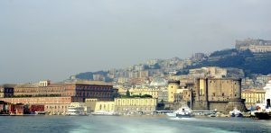 Blick auf Neapel mit Castel Nuovo und Palazzo Reale