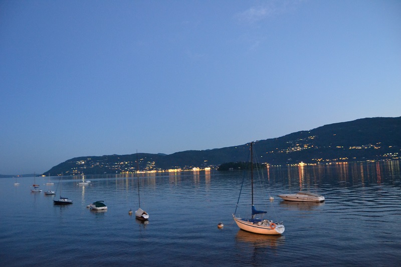 Blu - blaue Stunde am See