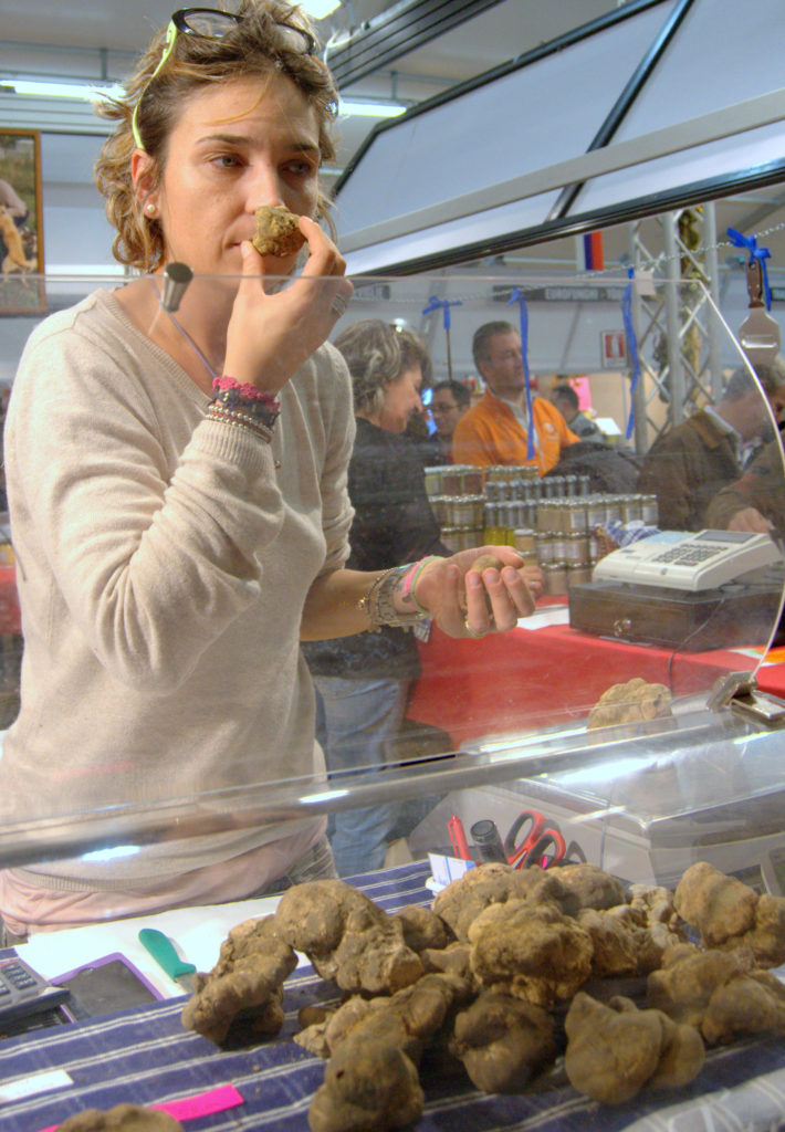 Auf dem Trüffelmarkt in Alba