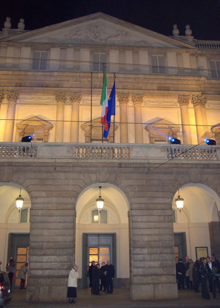 Vor der Scala