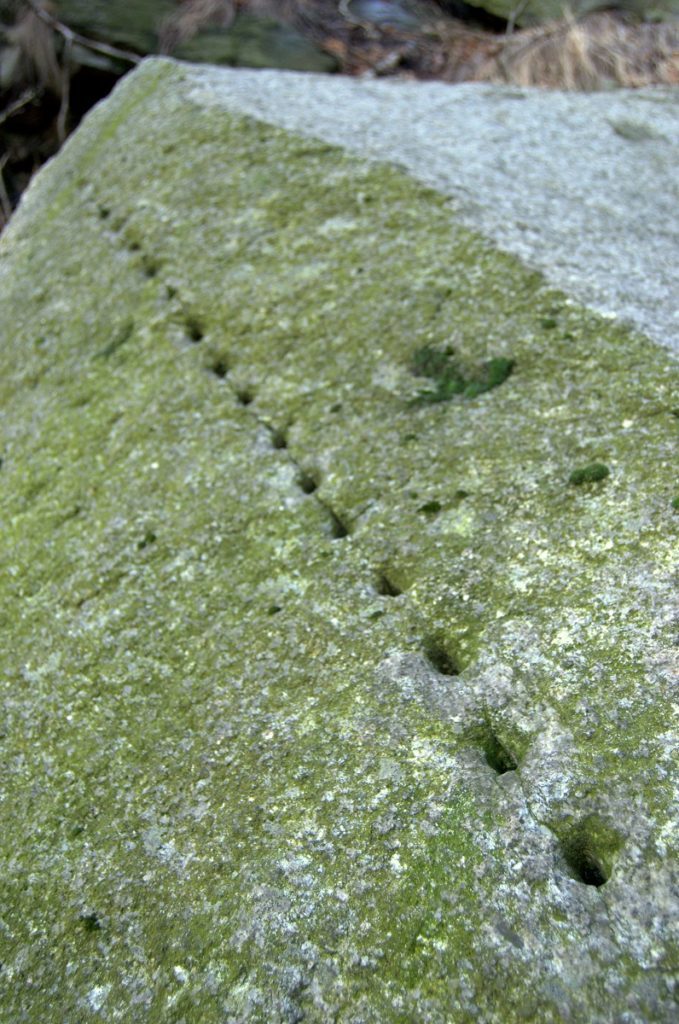 Löcher für Holzkeile
