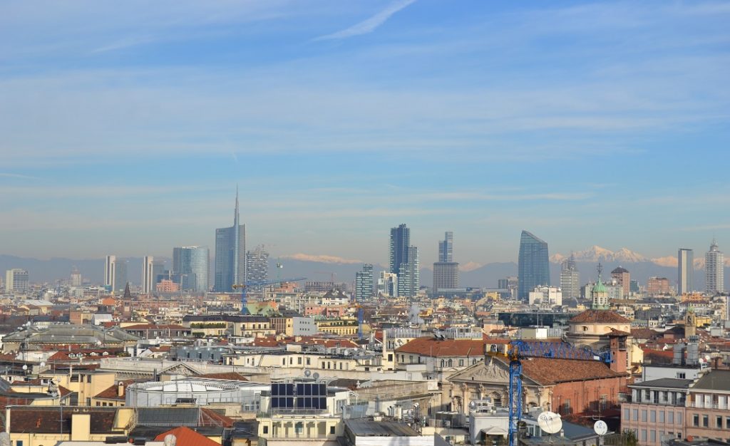 Mailand Skyline mit Alpenblick